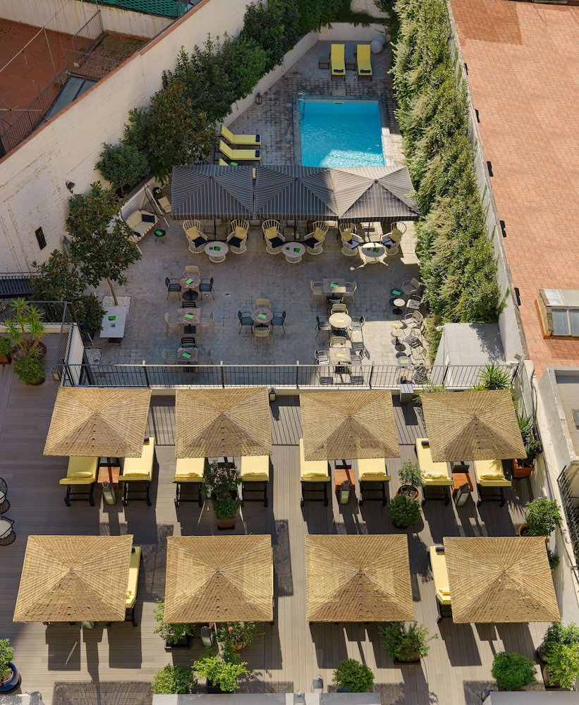 H10 Metropolitan — Swimming pool in Barcelona, Catalonia