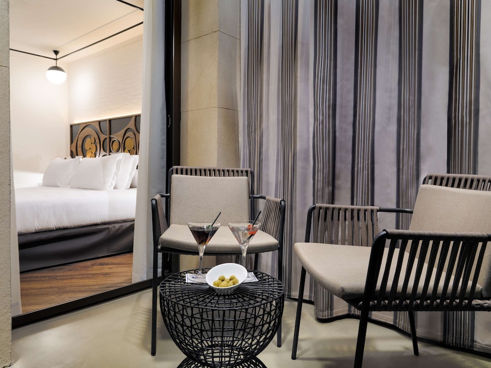 H10 Metropolitan — Hotel rooms in Barcelona, Catalonia