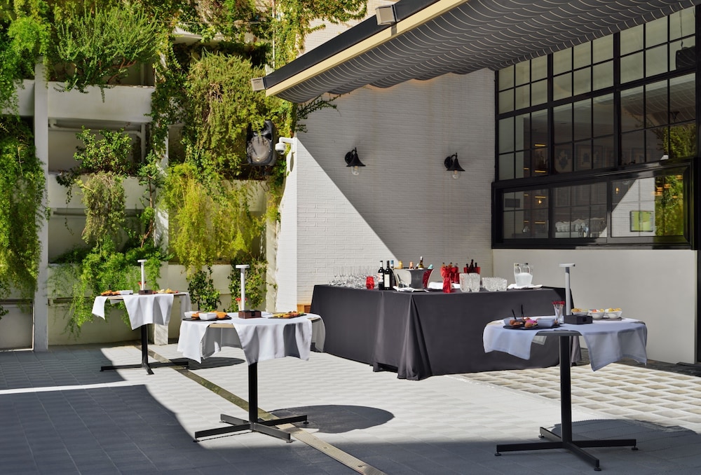 H10 Metropolitan — Restaurant & bars in Barcelona, Catalonia