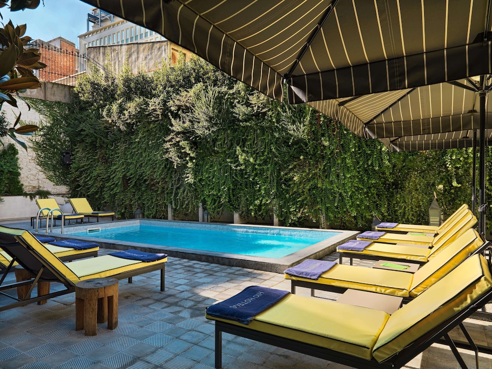 H10 Metropolitan — Swimming pool in Barcelona, Catalonia