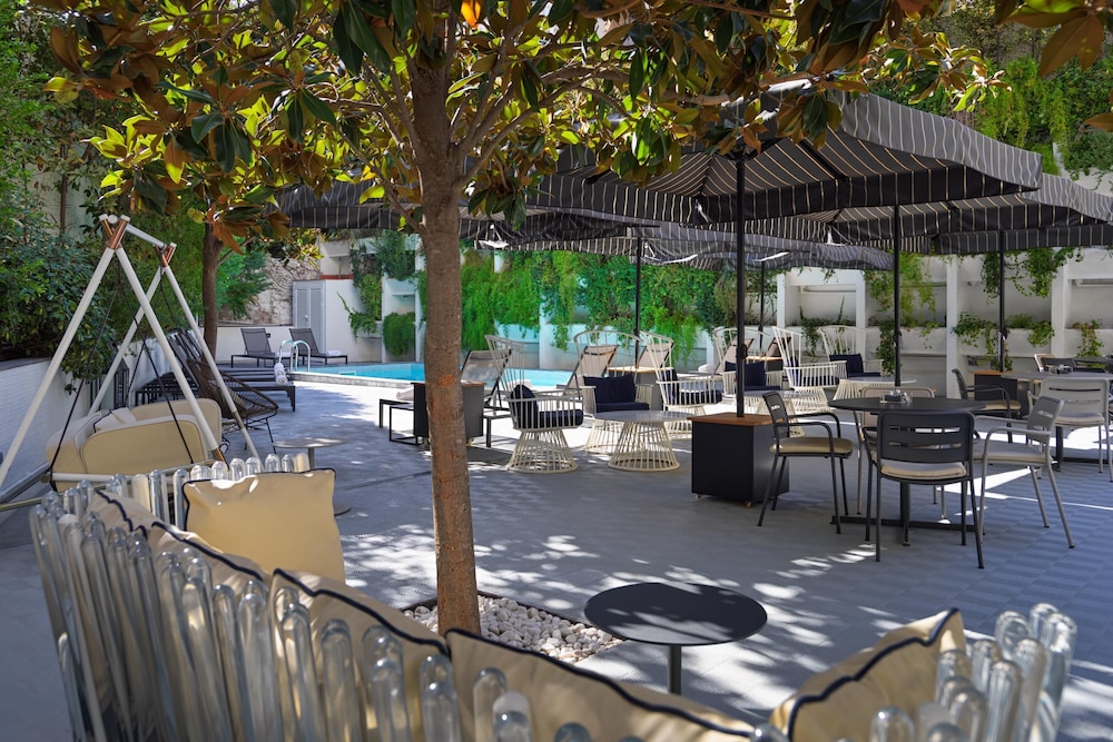 H10 Metropolitan — Swimming pool in Barcelona, Catalonia