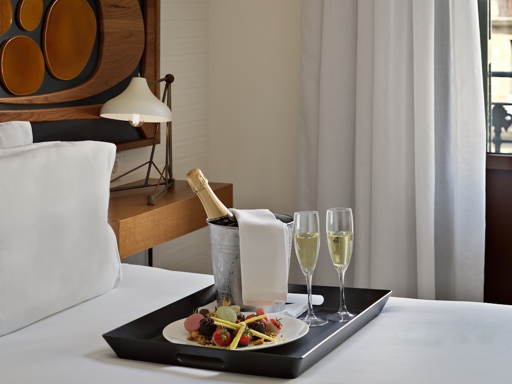 H10 Metropolitan — Hotel rooms in Barcelona, Catalonia