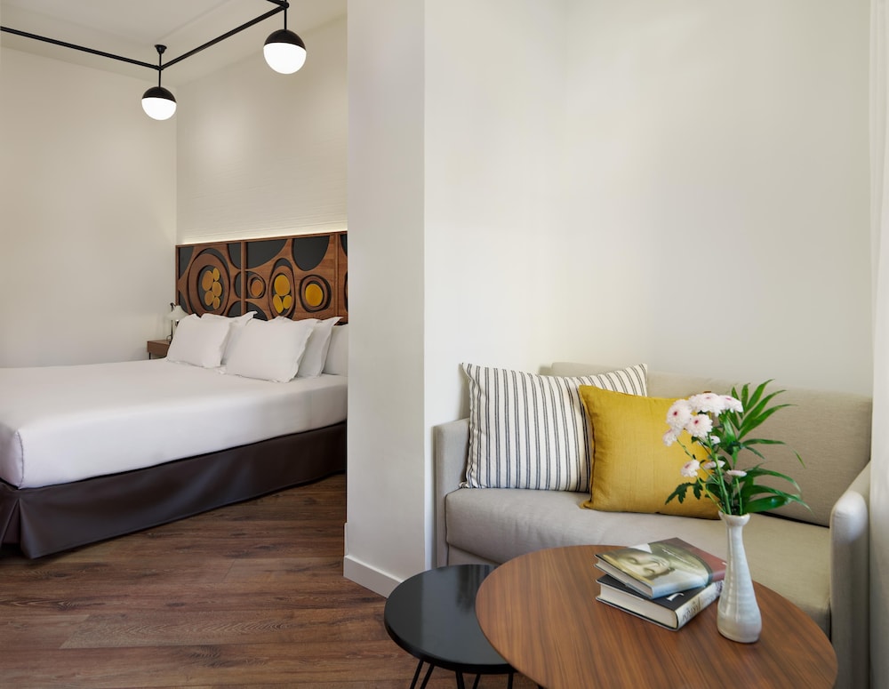 H10 Metropolitan — Hotel rooms in Barcelona, Catalonia
