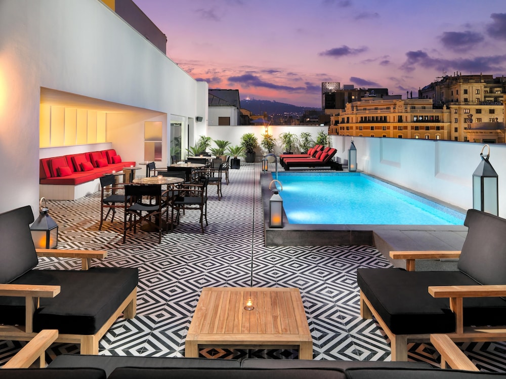 H10 Metropolitan — Swimming pool in Barcelona, Catalonia