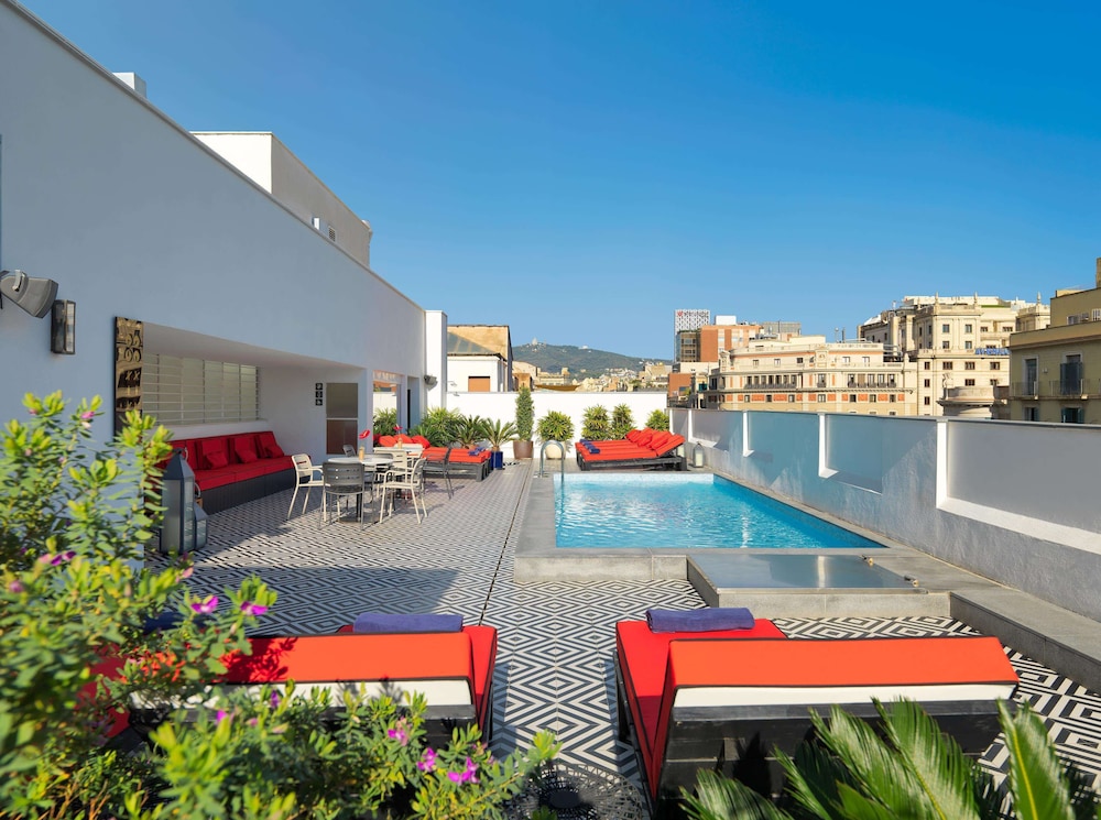 H10 Metropolitan — Swimming pool in Barcelona, Catalonia