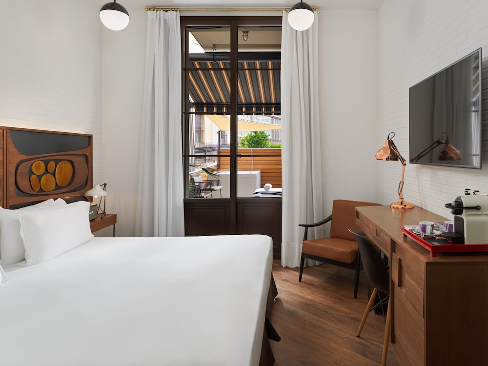 H10 Metropolitan — Hotel rooms in Barcelona, Catalonia