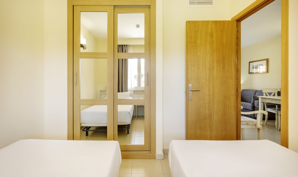 Aparthotel ILUNION Sancti Petri — Hotel rooms in Chiclana de la Frontera, Andalusia