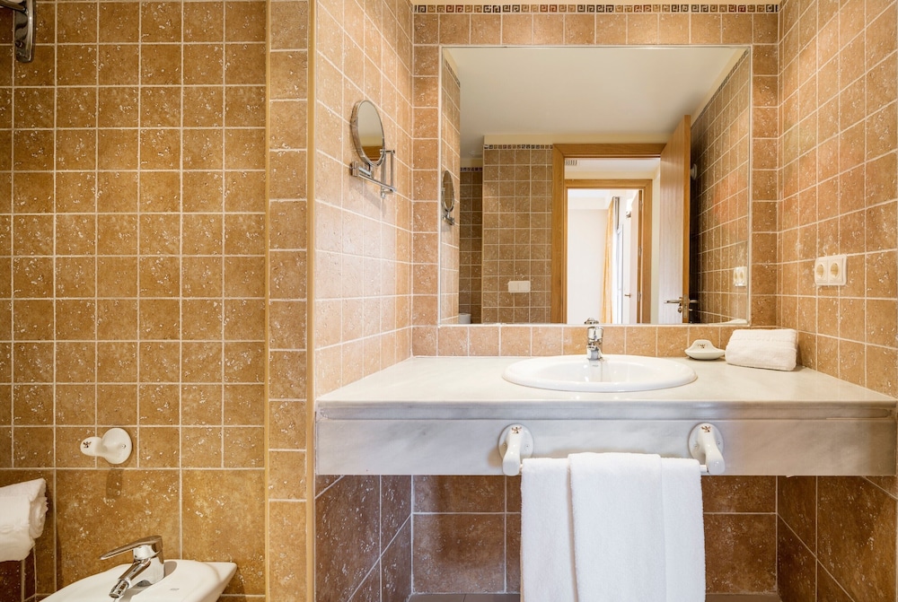 Aparthotel ILUNION Sancti Petri — Hotel rooms in Chiclana de la Frontera, Andalusia