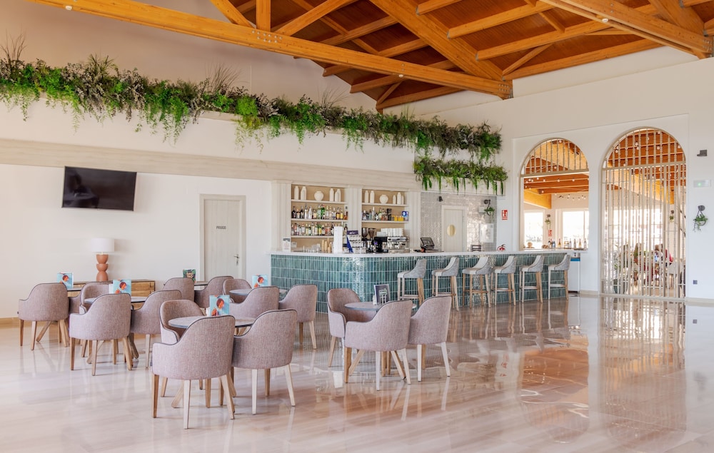 Aparthotel ILUNION Sancti Petri — Restaurant & bars in Chiclana de la Frontera, Andalusia