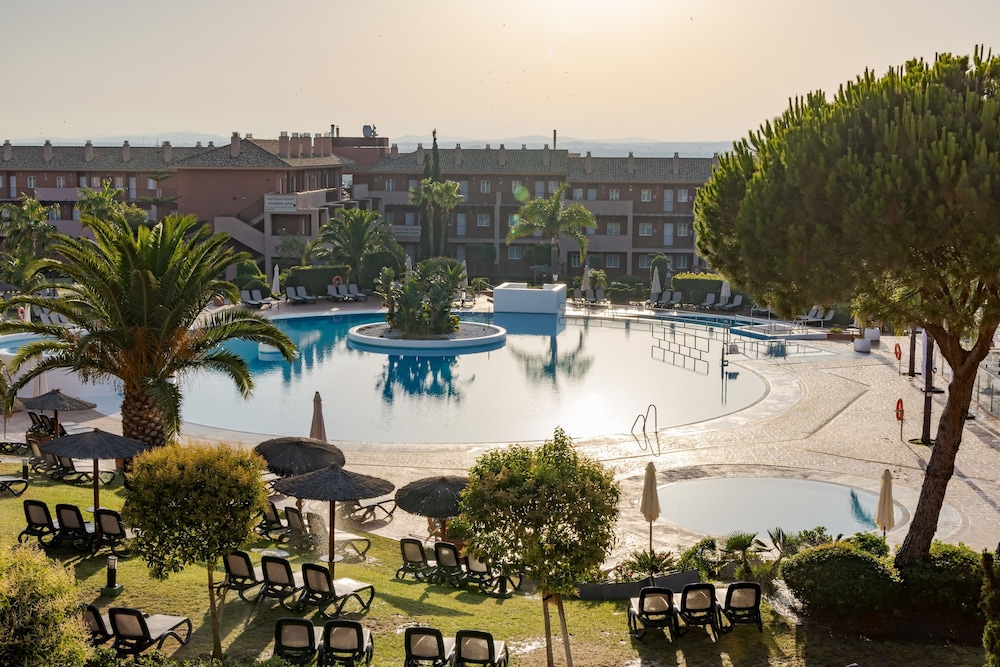 Aparthotel ILUNION Sancti Petri — Swimming pool in Chiclana de la Frontera, Andalusia