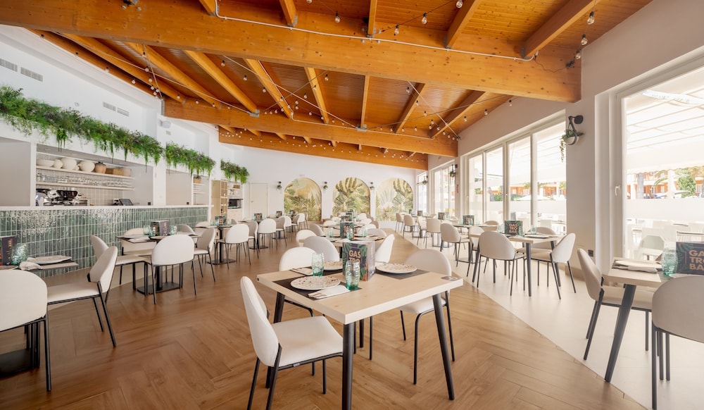 Aparthotel ILUNION Sancti Petri — Restaurant & bars in Chiclana de la Frontera, Andalusia