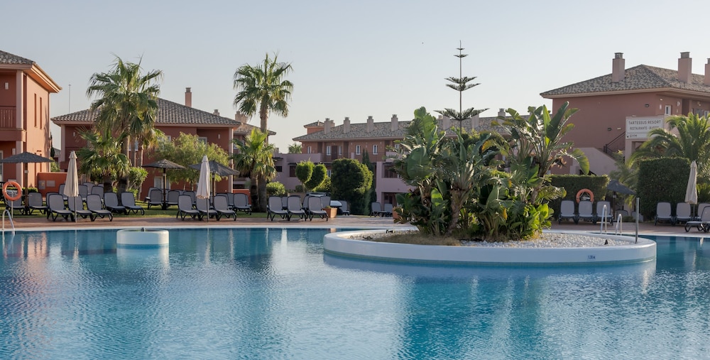 Aparthotel ILUNION Sancti Petri — Swimming pool in Chiclana de la Frontera, Andalusia