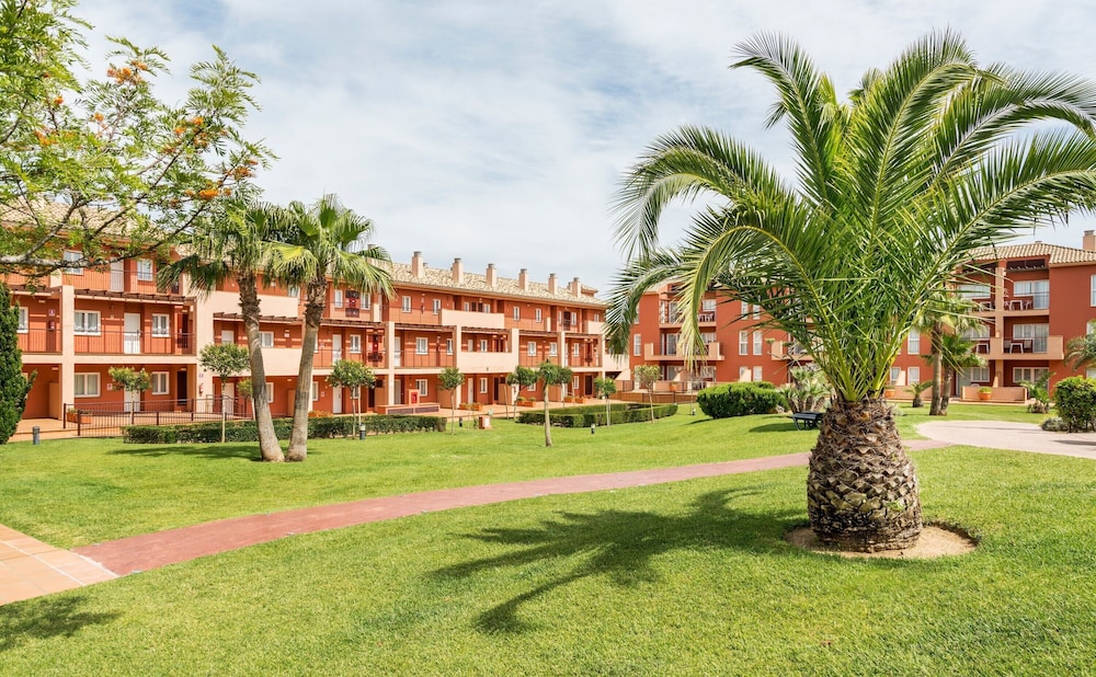 Aparthotel ILUNION Sancti Petri — Hotel building in Chiclana de la Frontera, Andalusia