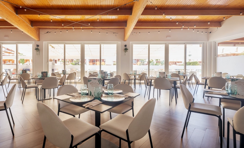 Aparthotel ILUNION Sancti Petri — Restaurant & bars in Chiclana de la Frontera, Andalusia