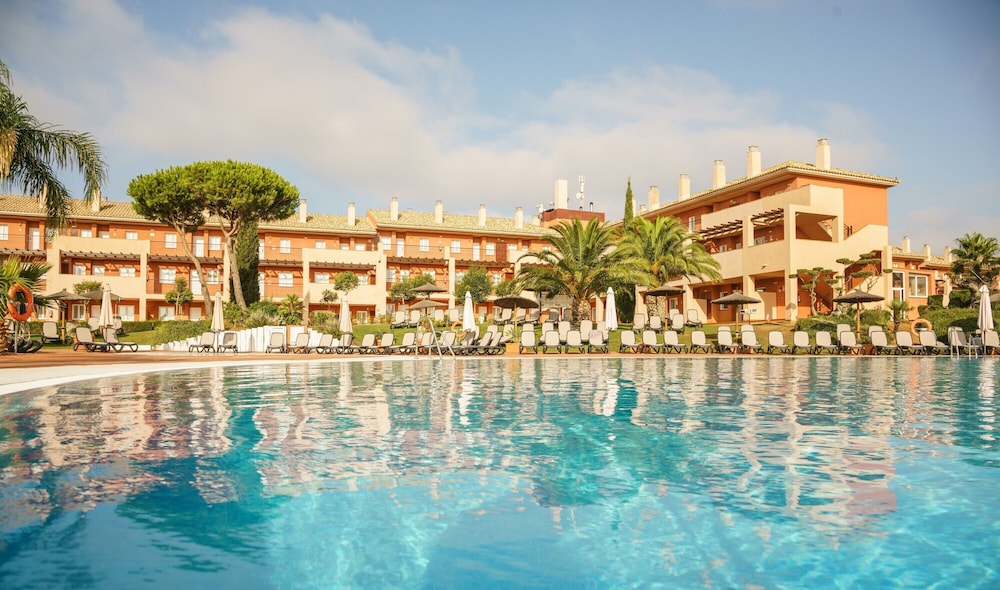 Aparthotel ILUNION Sancti Petri — Swimming pool in Chiclana de la Frontera, Andalusia