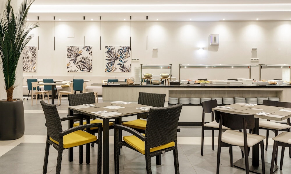Aparthotel ILUNION Sancti Petri — Restaurant & bars in Chiclana de la Frontera, Andalusia