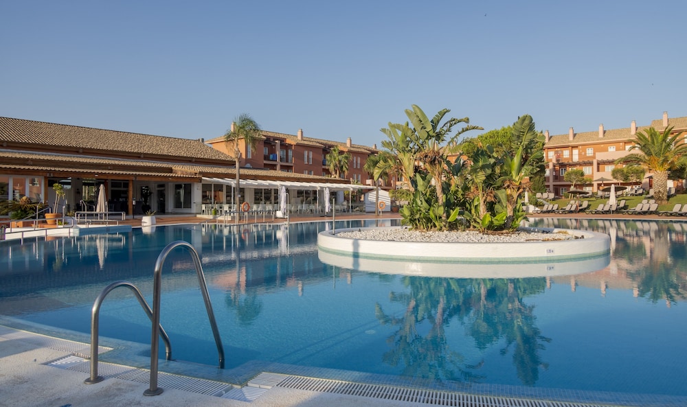 Aparthotel ILUNION Sancti Petri — Swimming pool in Chiclana de la Frontera, Andalusia