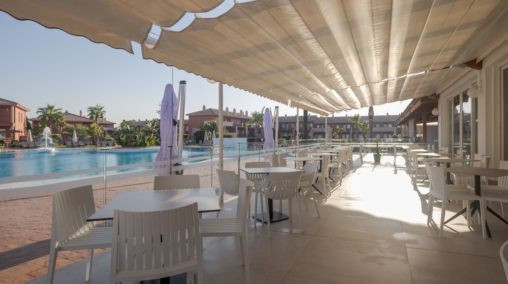 Aparthotel ILUNION Sancti Petri — Restaurant & bars in Chiclana de la Frontera, Andalusia