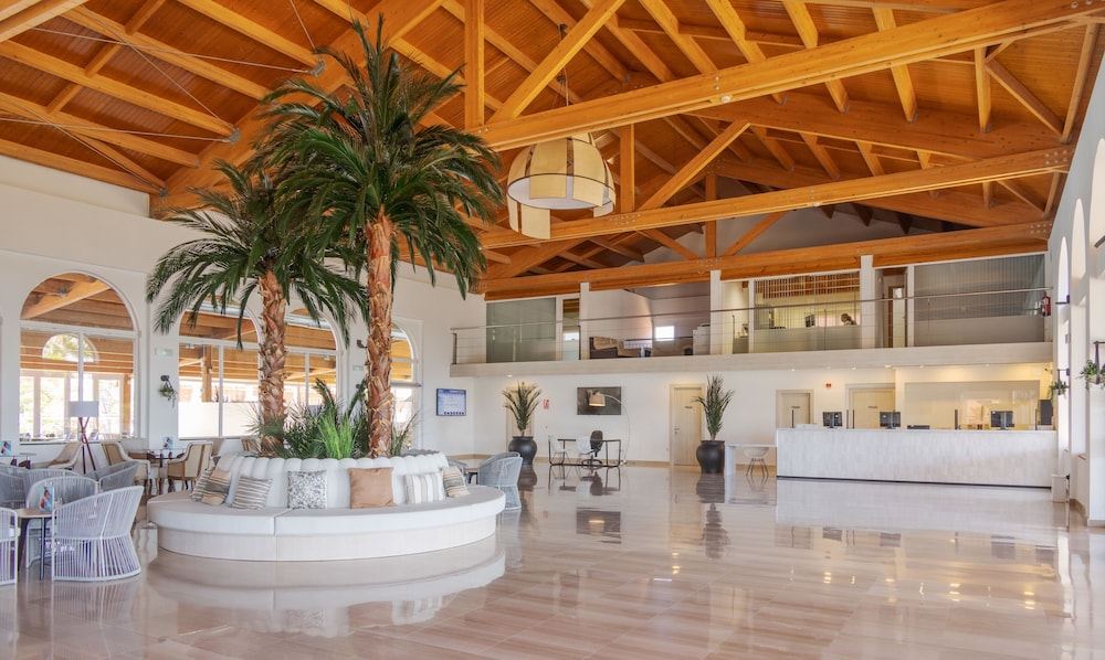 Aparthotel ILUNION Sancti Petri — Hotel building in Chiclana de la Frontera, Andalusia