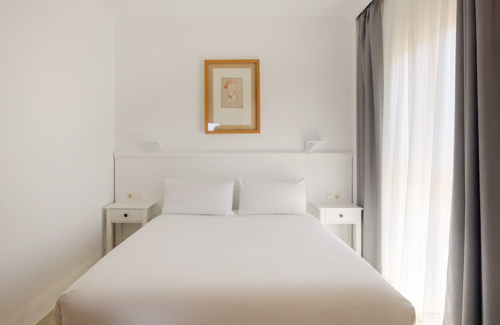 Aparthotel ILUNION Sancti Petri — Hotel rooms in Chiclana de la Frontera, Andalusia