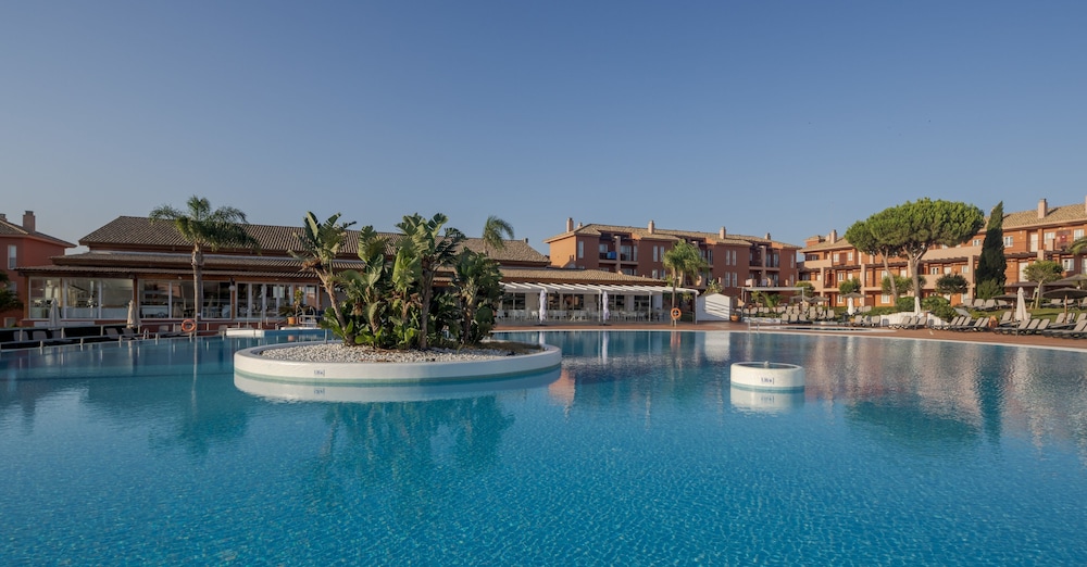 Aparthotel ILUNION Sancti Petri — Swimming pool in Chiclana de la Frontera, Andalusia