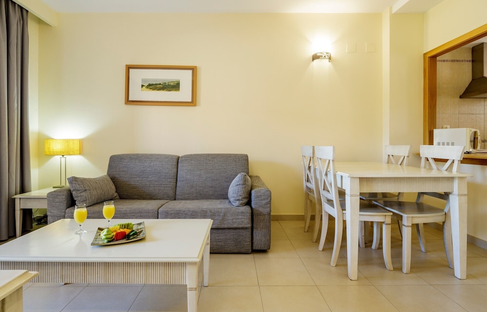 Aparthotel ILUNION Sancti Petri — Hotel rooms in Chiclana de la Frontera, Andalusia