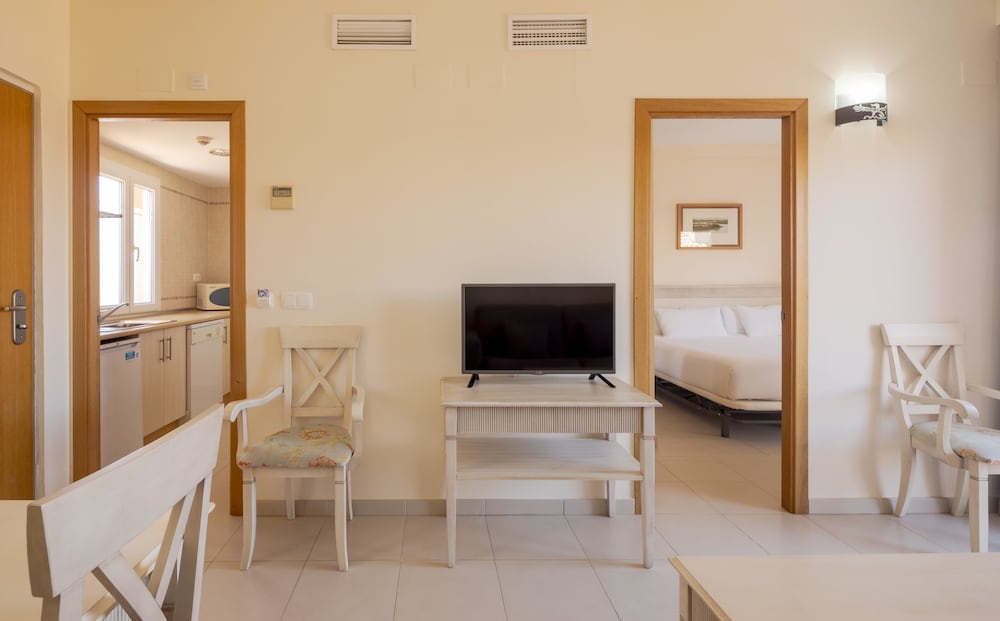 Aparthotel ILUNION Sancti Petri — Hotel rooms in Chiclana de la Frontera, Andalusia