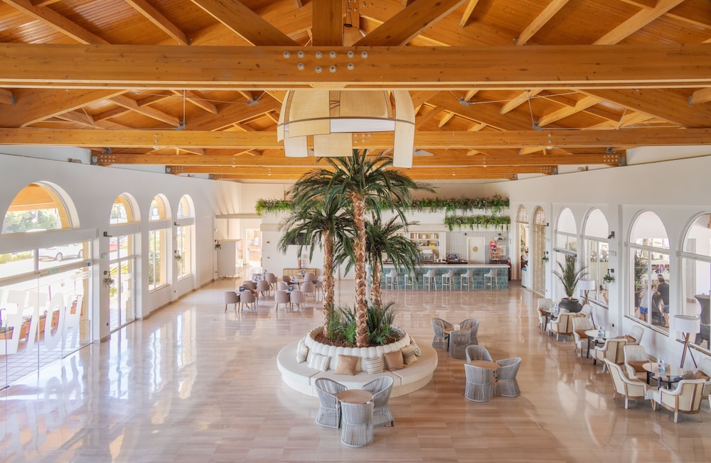 Aparthotel ILUNION Sancti Petri — Restaurant & bars in Chiclana de la Frontera, Andalusia