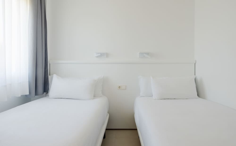 Aparthotel ILUNION Sancti Petri — Hotel rooms in Chiclana de la Frontera, Andalusia