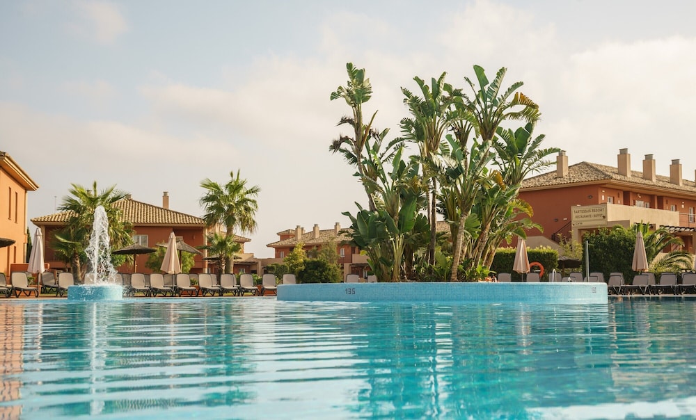 Aparthotel ILUNION Sancti Petri — Swimming pool in Chiclana de la Frontera, Andalusia