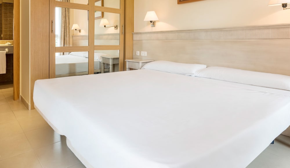Aparthotel ILUNION Sancti Petri — Hotel rooms in Chiclana de la Frontera, Andalusia