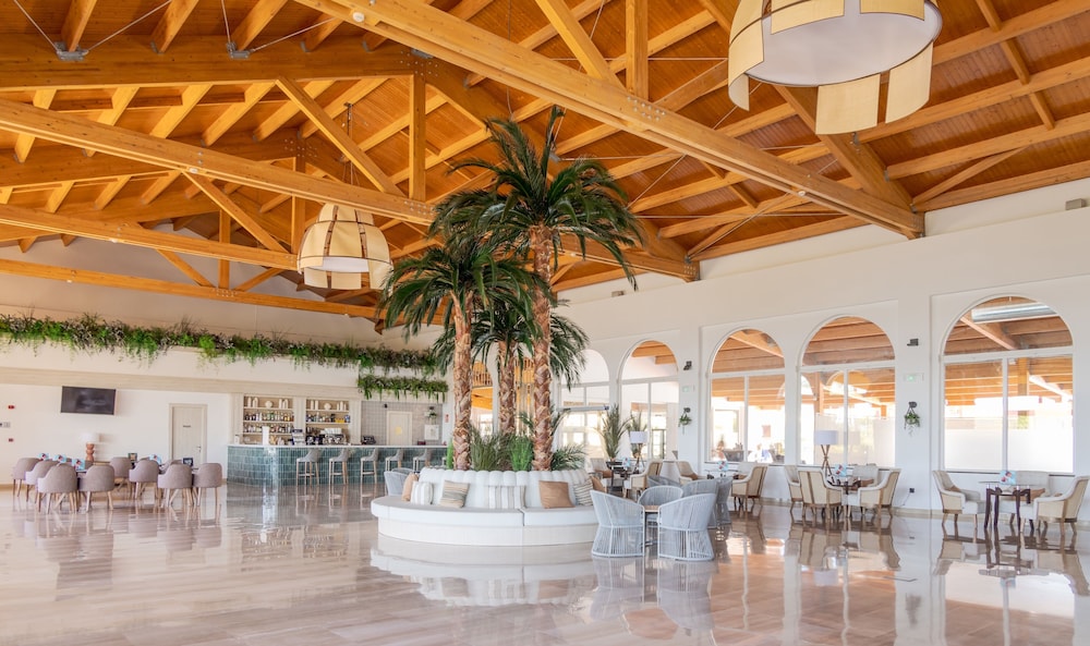 Aparthotel ILUNION Sancti Petri — Restaurant & bars in Chiclana de la Frontera, Andalusia