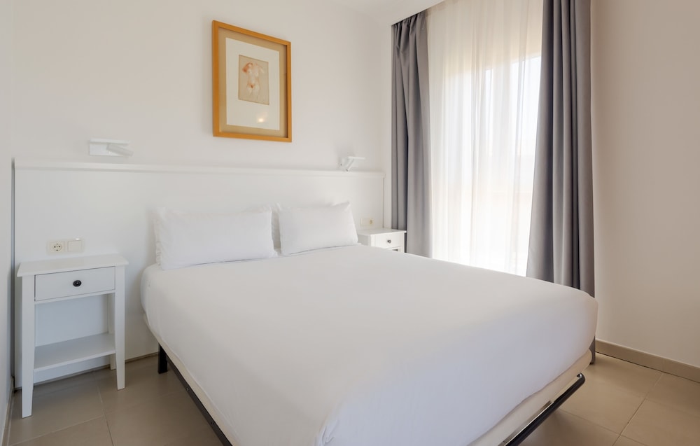 Aparthotel ILUNION Sancti Petri — Hotel rooms in Chiclana de la Frontera, Andalusia