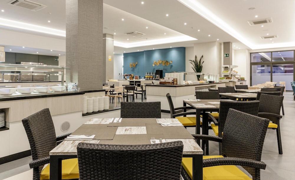 Aparthotel ILUNION Sancti Petri — Restaurant & bars in Chiclana de la Frontera, Andalusia