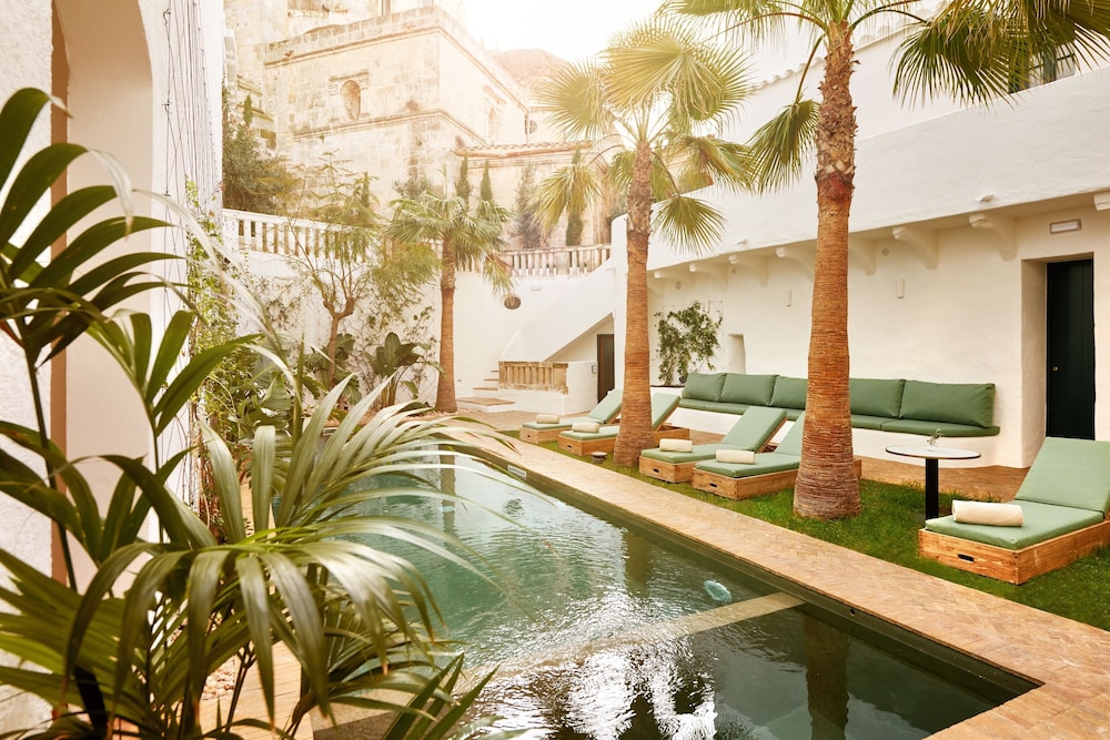 Hotel Faustino Gran - Relais & Chateaux — Swimming pool in Ciutadella de Menorca, Balearic Islands
