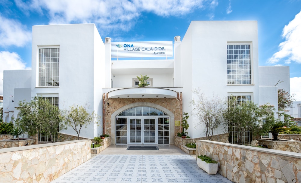 Ona Village Cala d'Or — Hotel building in Cala d´Or, Balearic Islands
