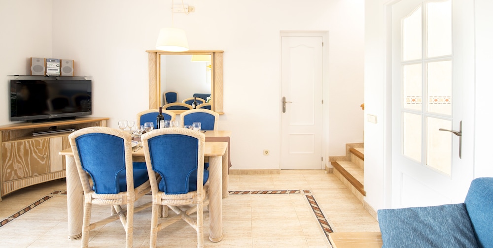 Ona Village Cala d'Or — Restaurant & bars in Cala d´Or, Balearic Islands