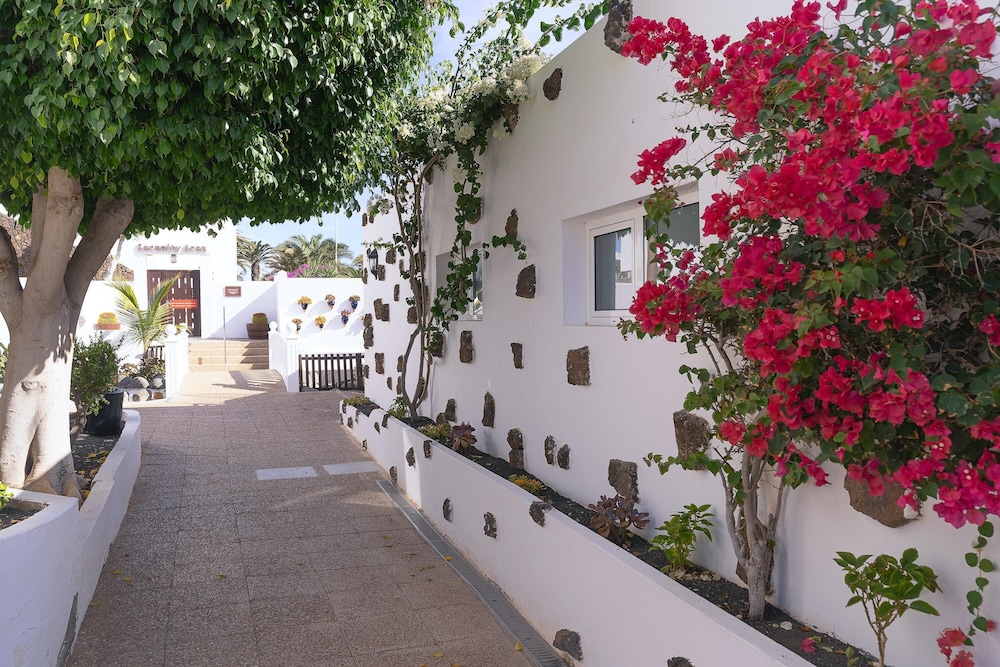 Hotel Siroco - Adults Only — Hotel building in Costa Teguise, Canary Islands