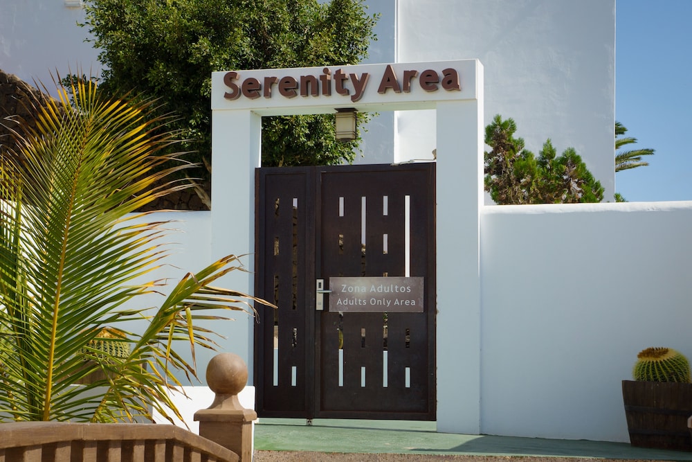 Hotel Siroco - Adults Only — Hotel building in Costa Teguise, Canary Islands