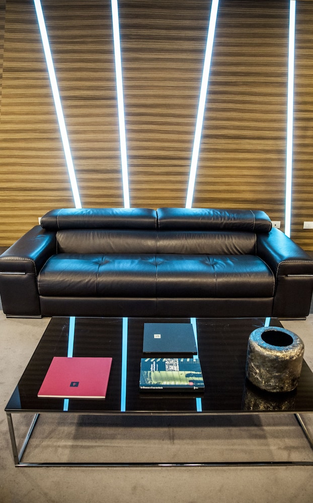 Hotel Degli Arcimboldi — Hotel rooms in Milan, Lombardy