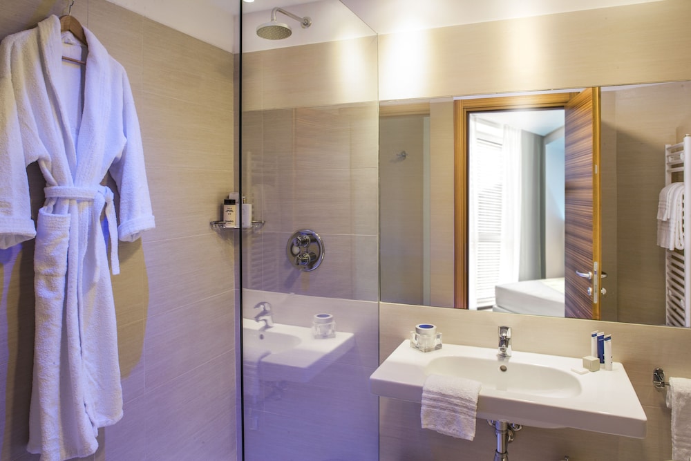 Hotel Degli Arcimboldi — Hotel rooms in Milan, Lombardy