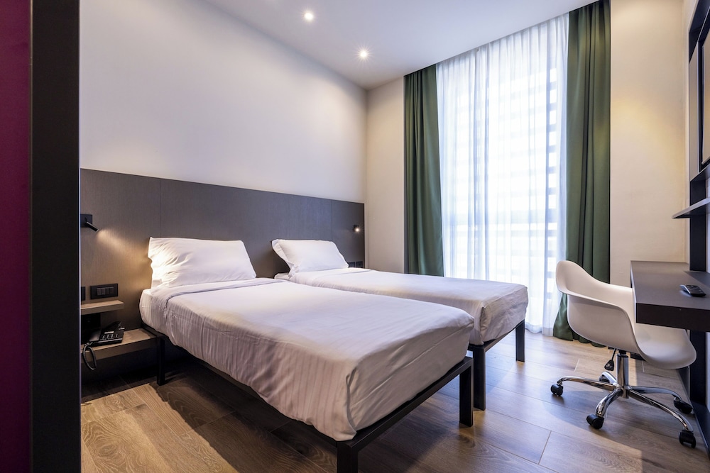 Hotel Degli Arcimboldi — Hotel rooms in Milan, Lombardy