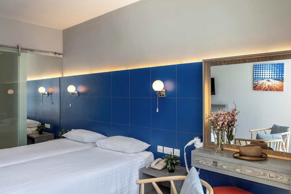 Park Beach Hotel — Rooms in Limassol, Limassol Region