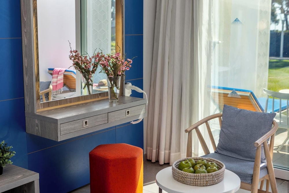 Park Beach Hotel — Rooms in Limassol, Limassol Region