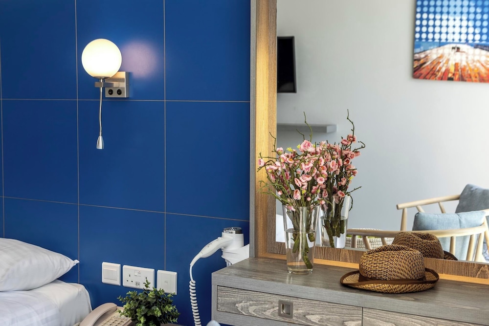 Park Beach Hotel — Rooms in Limassol, Limassol Region