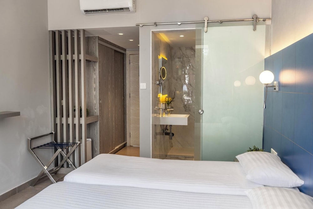 Park Beach Hotel — Rooms in Limassol, Limassol Region
