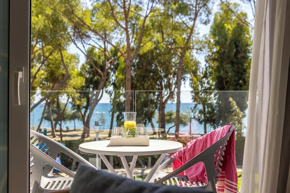 Park Beach Hotel — Rooms in Limassol, Limassol Region