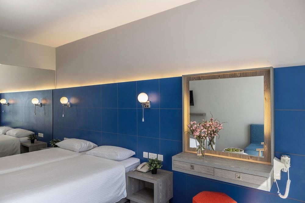 Park Beach Hotel — Rooms in Limassol, Limassol Region