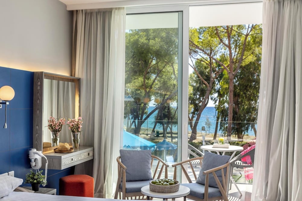Park Beach Hotel — Rooms in Limassol, Limassol Region