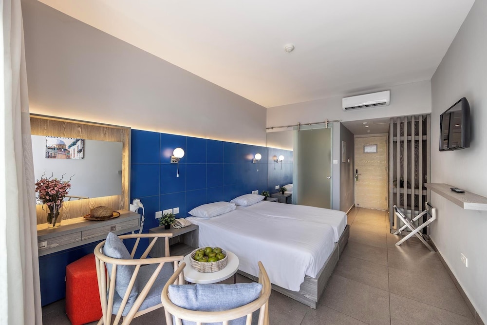 Park Beach Hotel — Rooms in Limassol, Limassol Region